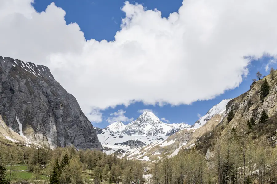 Der Blick vom Parkplatz zurück zum Gipfel des Großglockner