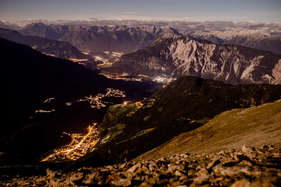 Ötztal und Inntal bei Nacht