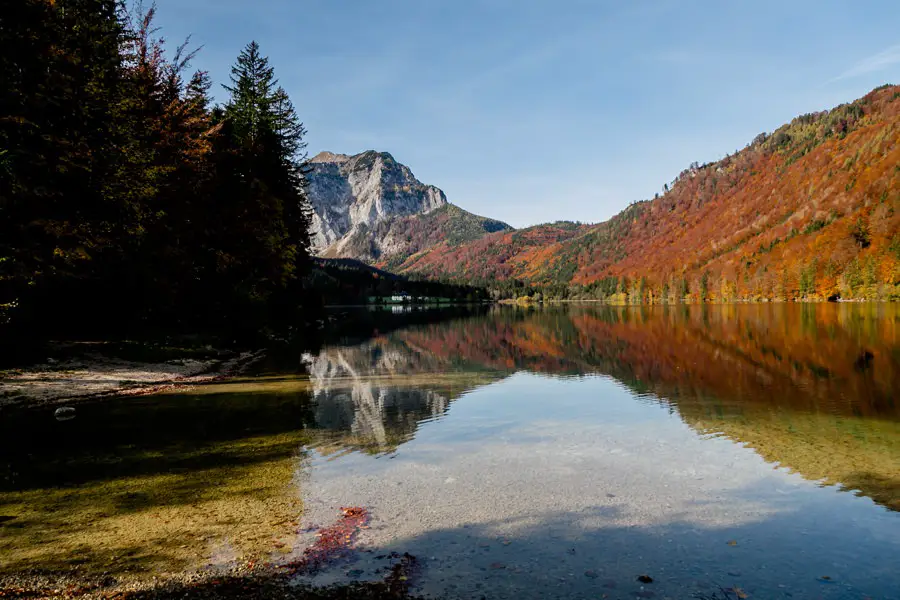 Vorderer Langbathsee mit Blick auf Berg