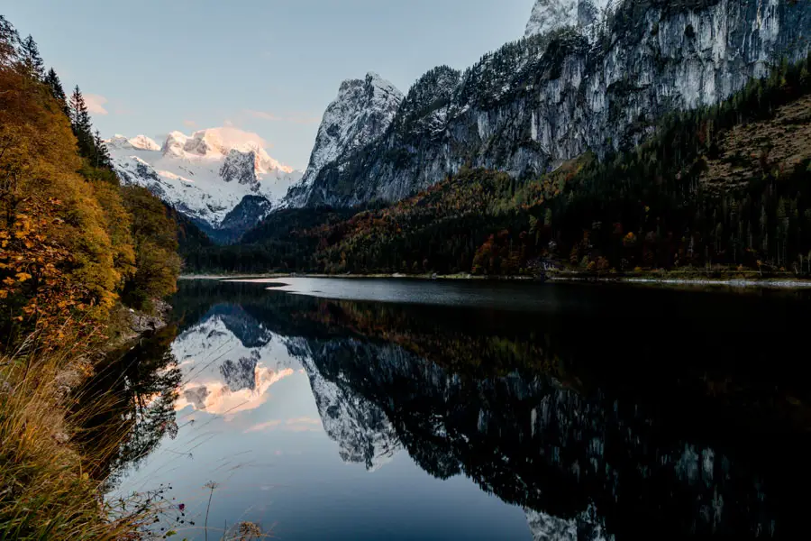 Der Vordere Gosausee mit Blick auf den Dachstein - Adventure Moments