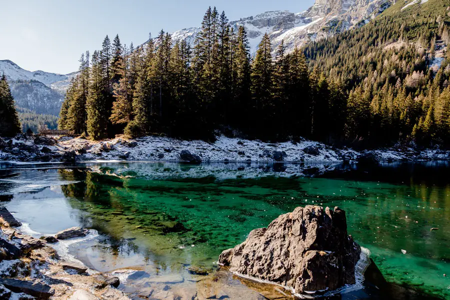 Gefrorenes Wasser - Wandern am Obernberger See