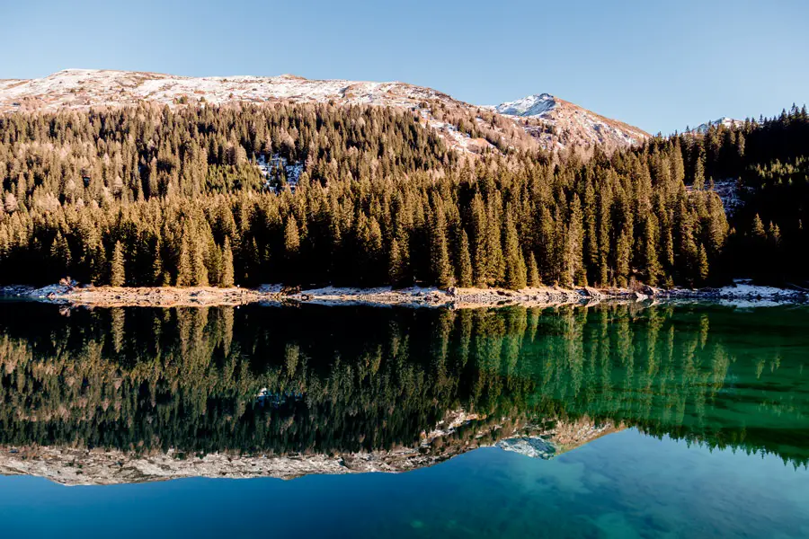 Wandern am Obernberger See - Spiegelungen