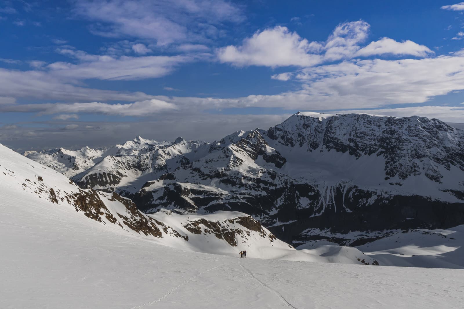 Skitour Weisskugel - Der erste Tiefblick