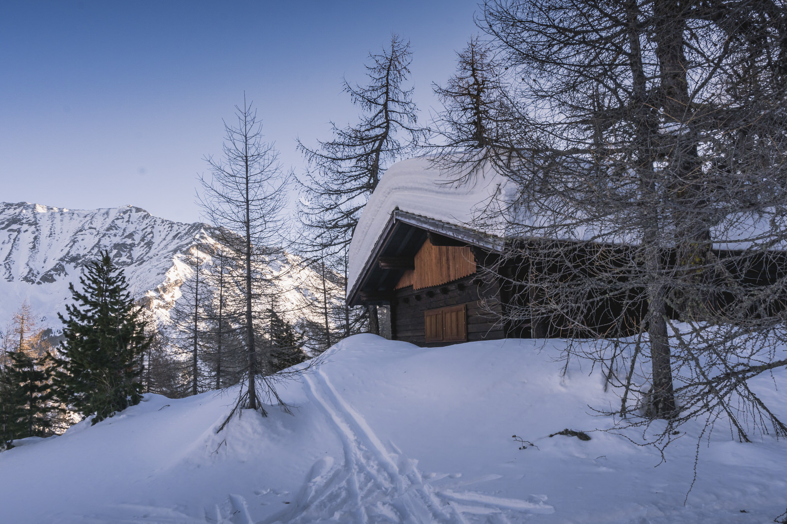 Schneemassen auf den Dächern zur Hochalmspitze