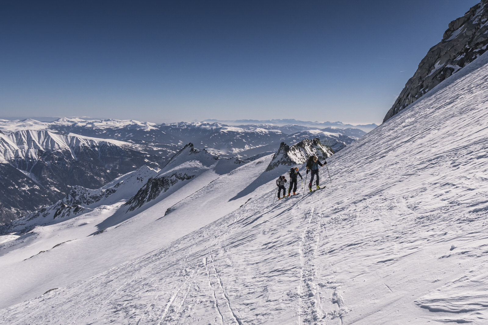 Freunde auf der langen Querung zur Hochalmspitze