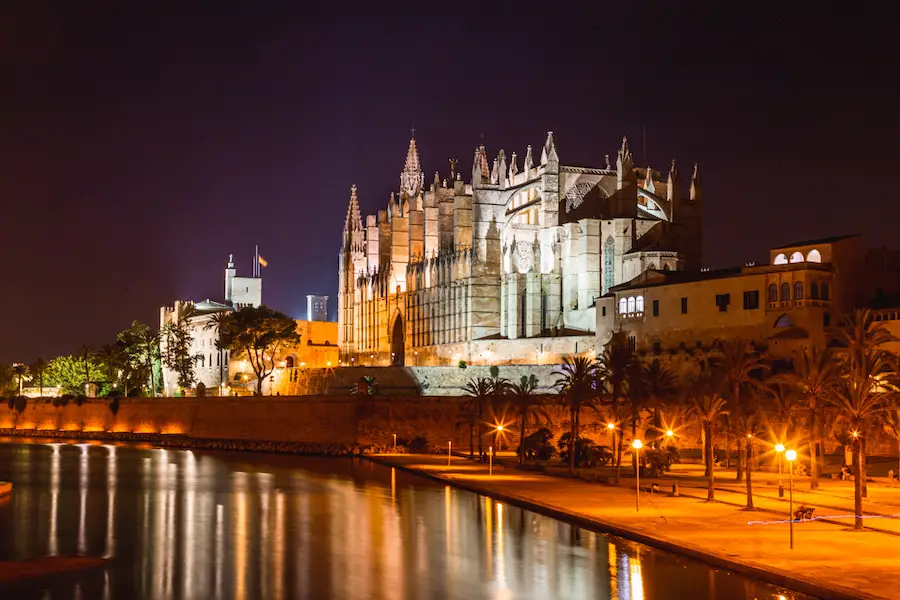 Mallorca Roadtrip - Abendlicher Blick die Kathedrale von Palma