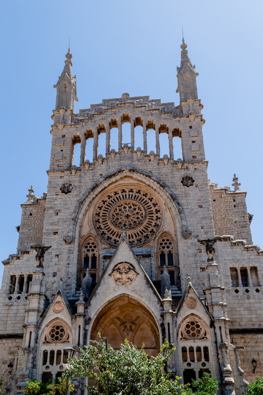 Mallorca Roadtrip - Die bekannte Kathedrale von Sollèr