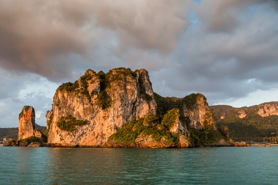 Koh Phi Phi Thailand - Sonneuntergang am Felsen