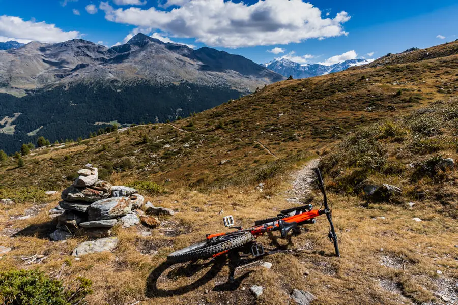 Enduro Trans Alp Mtb - Ruby wartet auf ihren Einsatz