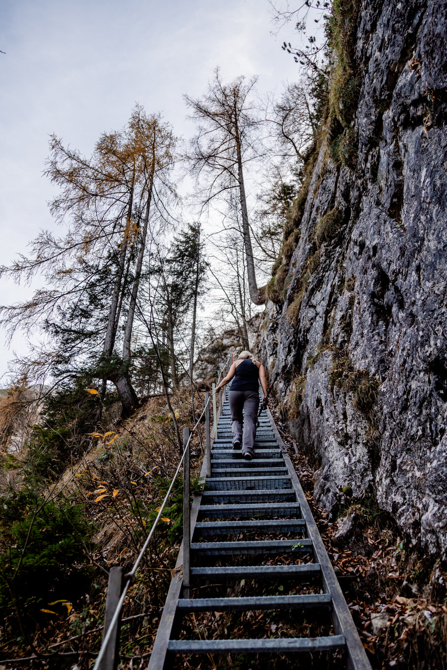 Steffi auf der Eisenstiege