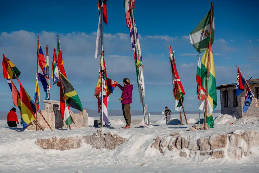 Salar de Uyuni - Steffi mit den Fallgen