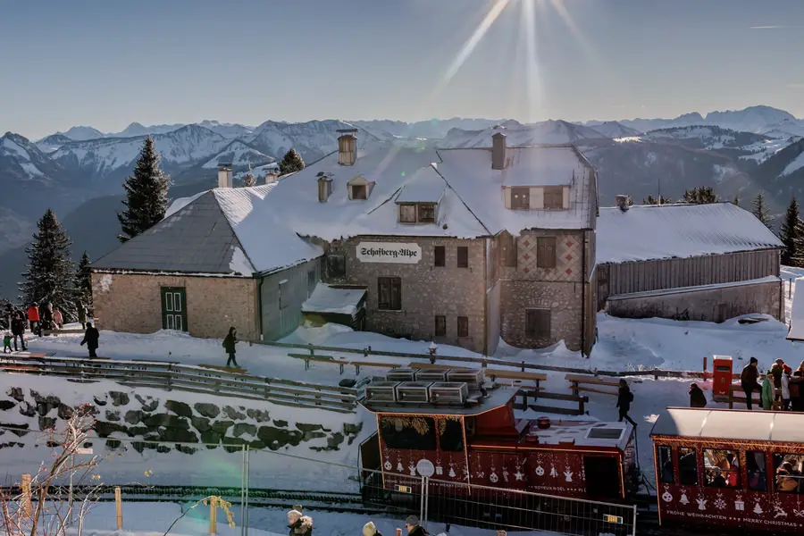 Schafbergbahn Advent - angekommen auf der Schafbergalm