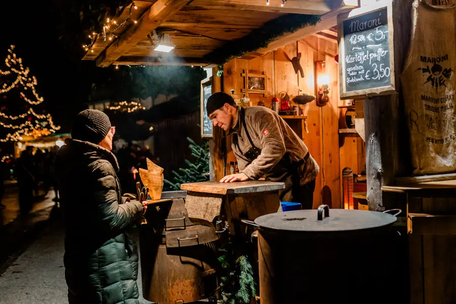 heiße Maroni im Strobler Adventmarkt