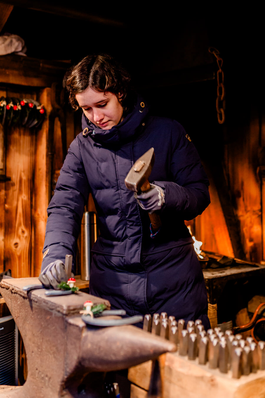 ein Glückshufeisen wird am Wolfgangseer Advent geschmiedet